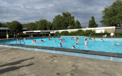 Feestelijk Disco Zwemmen voor alle kinderen in Buitenbad Groot Venlo met een geweldige opkomst!